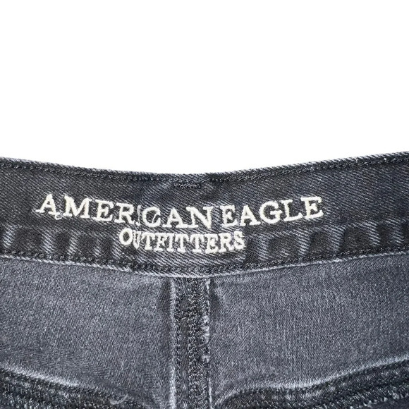 American Eagle Women’s Black High Rise Distressed Mom Jeans Size 20 Short - Picture 2 of 5